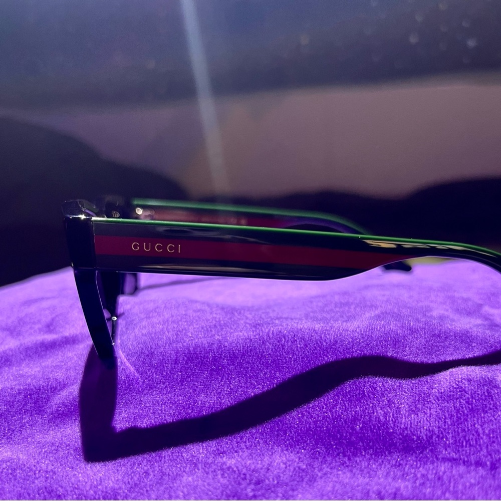 Men’s Gucci sunglasses - New with case and protective wipes. Never worn.
